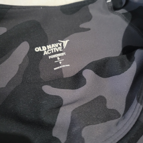 Bike Shorts / Old Navy / Sm / 6inch inseam / Black Powersoft / Pocket - Picture 4 of 5